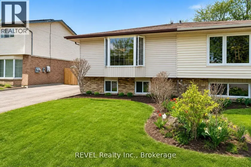 Semi-Detached/Link at UPPER - 52 BULA DRIVE, St. Catharines