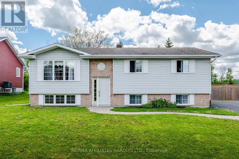 Detached at 74 COLUMBIA AVENUE, South Stormont