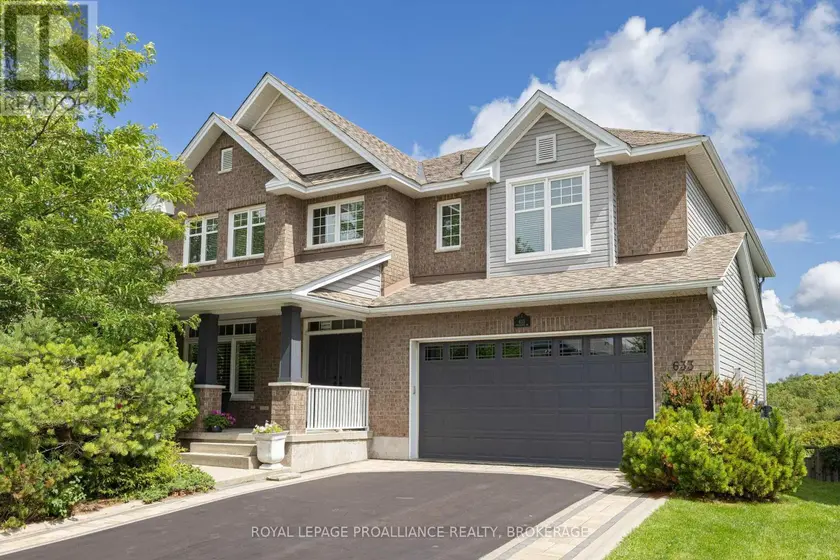 Detached at 633 FIELDSTONE DRIVE, Kingston)
