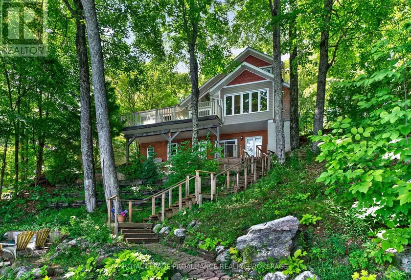 Detached at 110 MAPLE GROVE CRESCENT, Frontenac