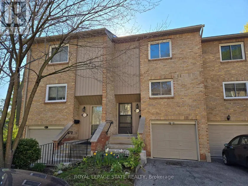Townhouse at 2 - 95 FONTHILL ROAD, Hamilton
