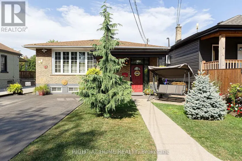 Detached at 133 MCANULTY MAIN BOULEVARD, Hamilton