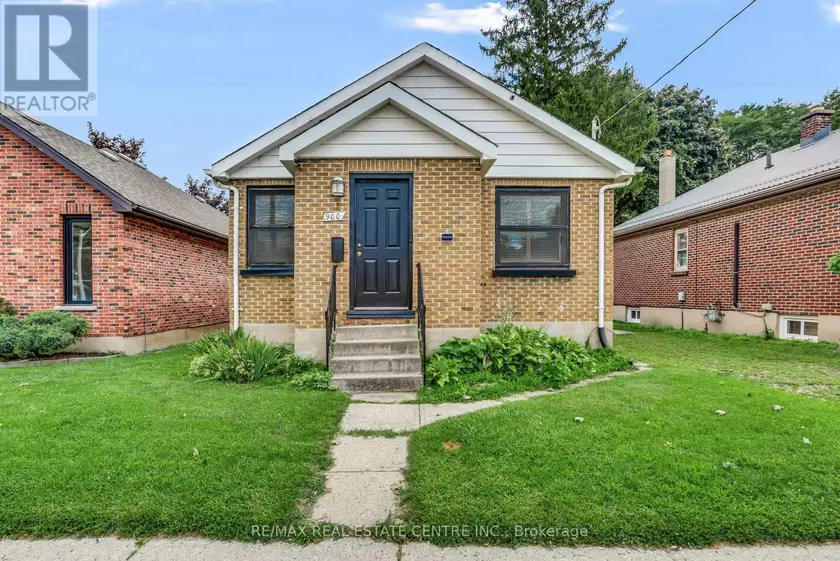 Detached at 900 ADELAIDE STREET N, London East