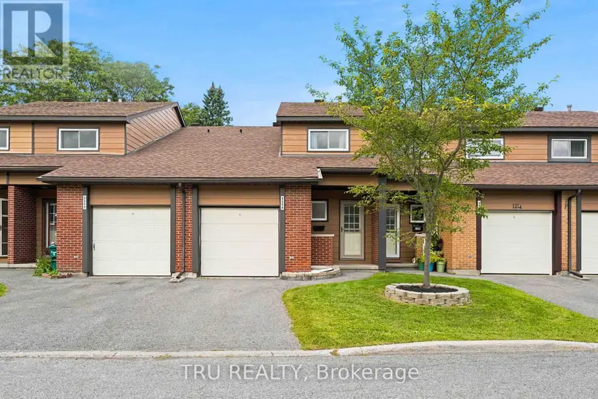 Townhouse at 2154 ORIENT PARK DRIVE, Ottawa