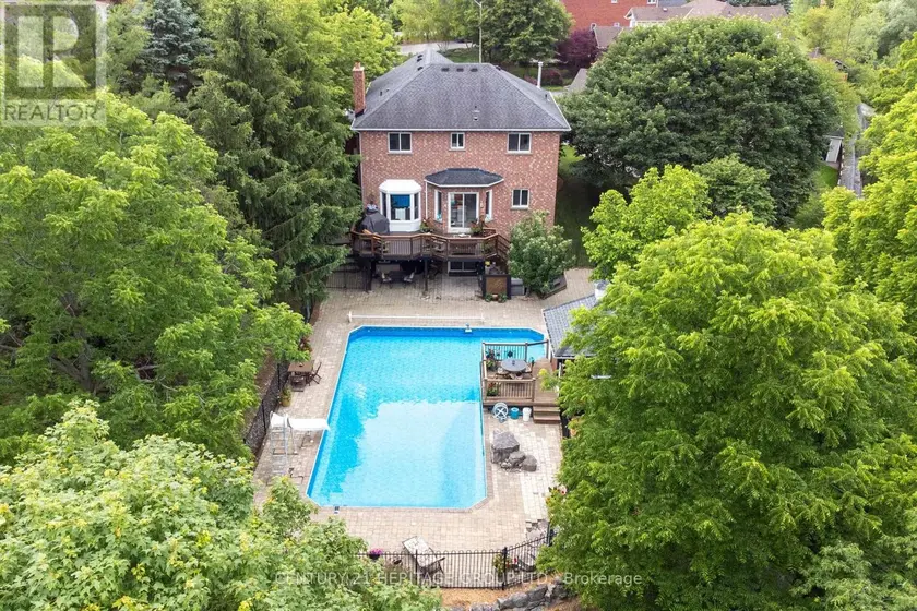 Detached at 28 TAYWOOD COURT, Hamilton