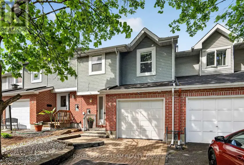 Townhouse at 4 MILL HILL ROAD, Ottawa