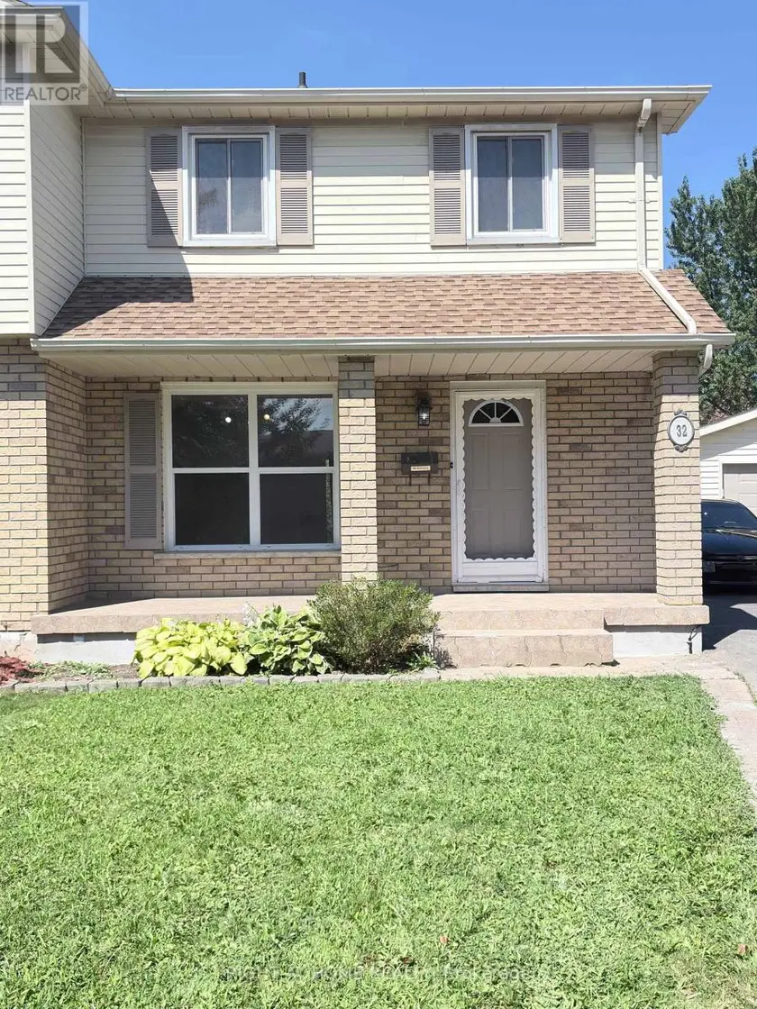 Semi-Detached/Link at MAIN FLOOR - 32 VINTAGE CRESCENT, St. Catharines