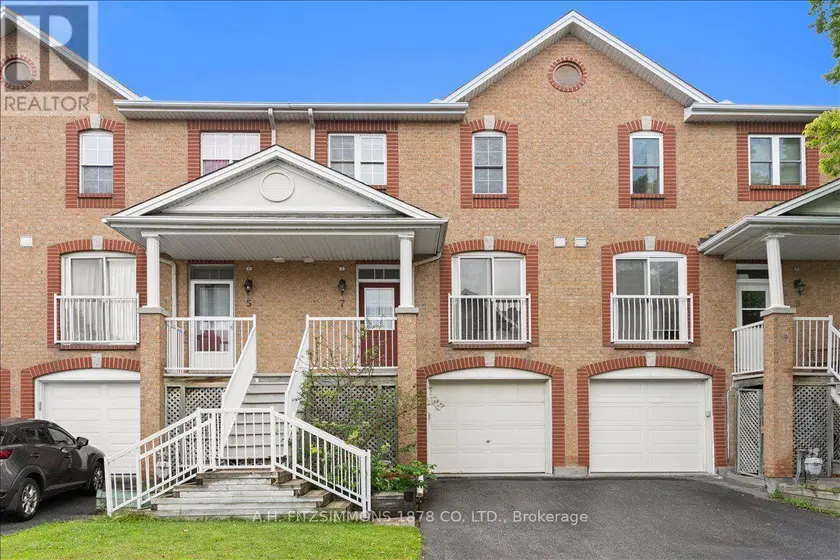 Townhouse at 7 BELLFLOWER PRIVATE, Ottawa