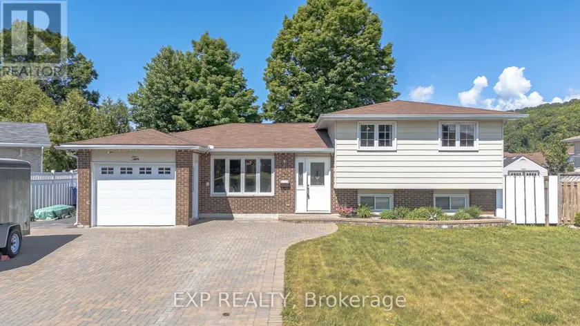 Detached at 10 KATHRYN CRESCENT, North Bay