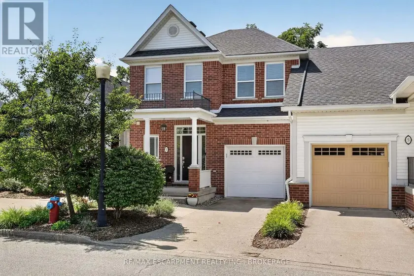 Townhouse at 3 BLACK WALNUT COMMON, St. Catharines