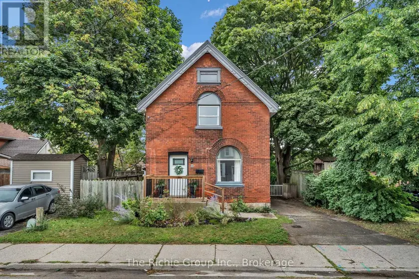 Detached at 119 BROCK STREET, Brantford