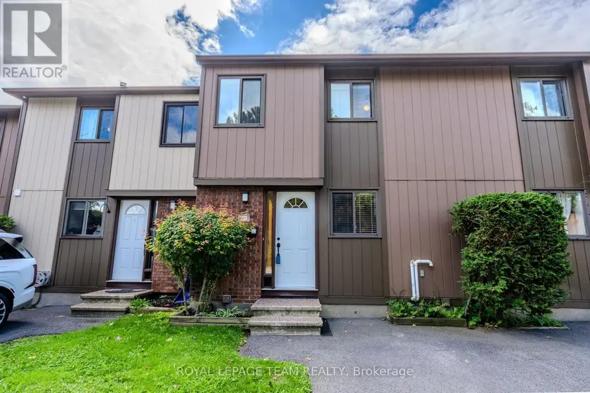 Townhouse at B - 2 LARKSHIRE LANE, Ottawa