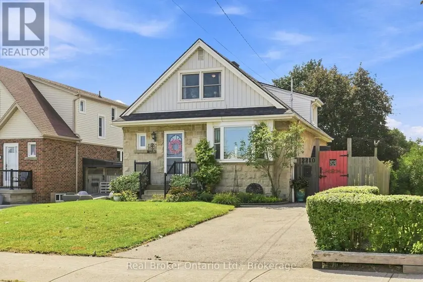 Detached at 2210 KING STREET E, Hamilton