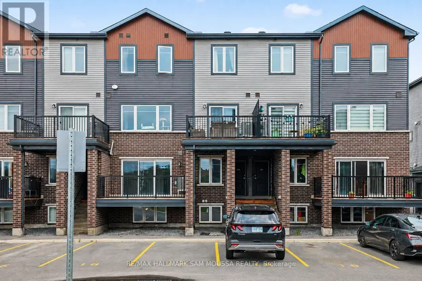 Townhouse at A - 215 ELDORADO PRIVATE, Ottawa