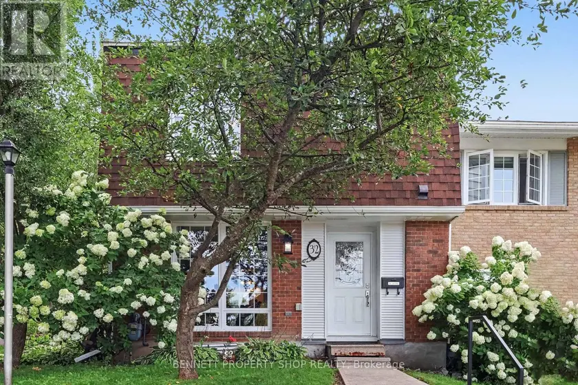 Townhouse at 32 - 2300 OGILVIE ROAD, Ottawa