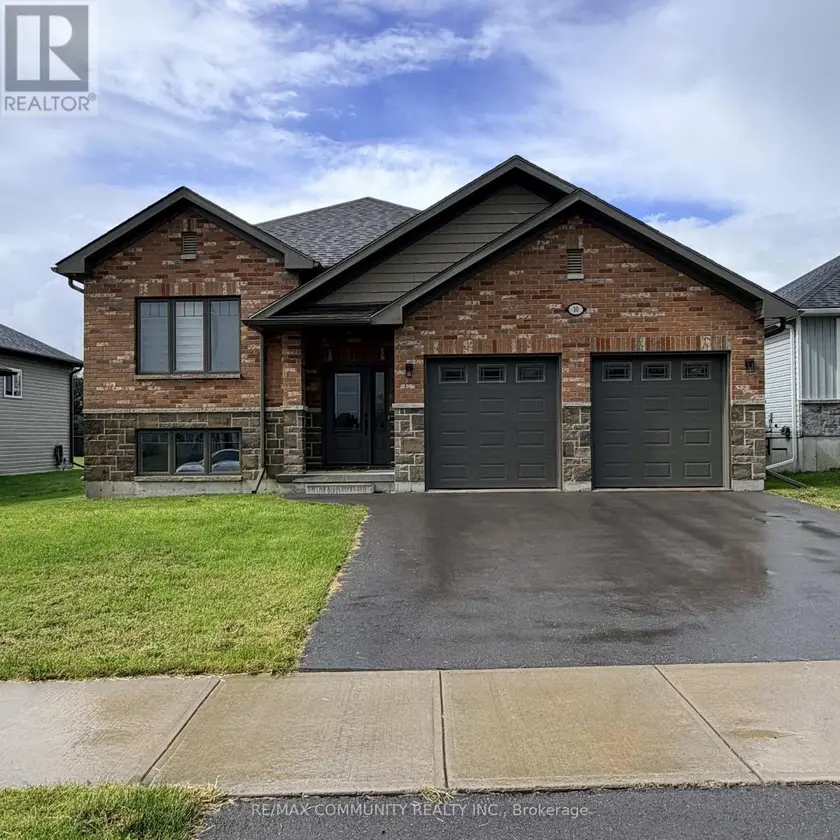 Detached at 10 REDWOOD DRIVE, Belleville