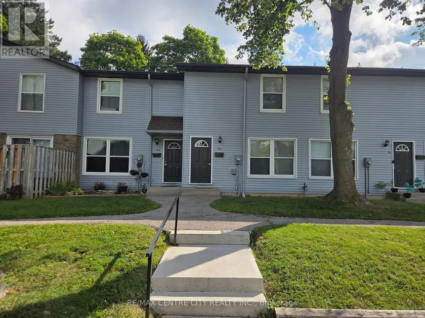 Townhouse at 100 - 70 FIDDLERS GREEN ROAD, London North