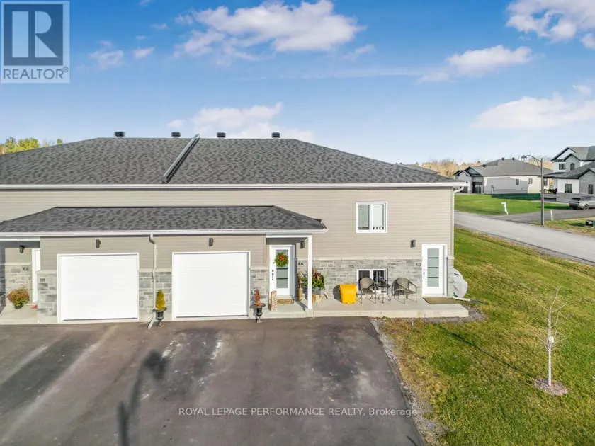 Multiplex at B - 4 MAXIME COURT, Clarence-Rockland