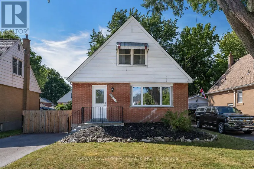 Detached at 274 EAST 38TH STREET, Hamilton