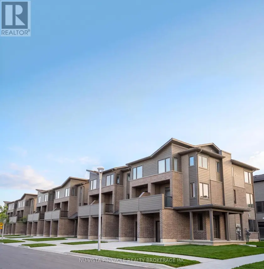 Townhouse at 83 - 1870 EVANS BOULEVARD, London