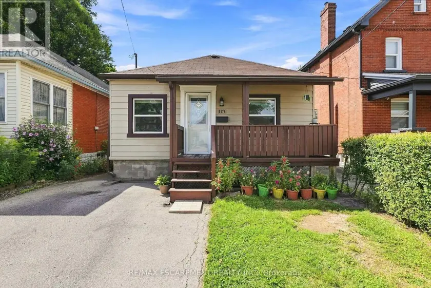 Detached at 127 PARK ROW N, Hamilton