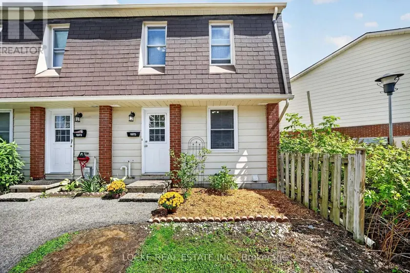 Townhouse at 28 - 1975 FAIRGLEN MEWS, Ottawa