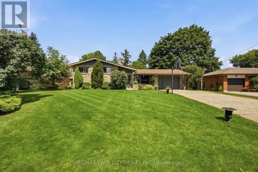 Detached at 28 ALICE CRESCENT, Wilmot