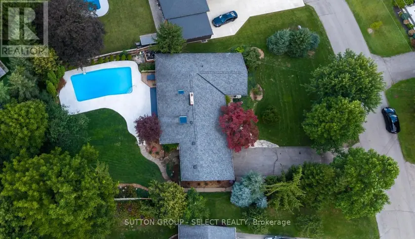 Detached at 10 NORTHCREST DRIVE, London North