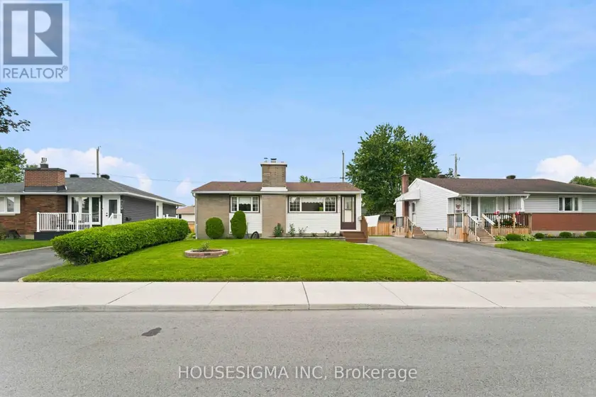 Detached at 1347 AVENUE R AVENUE, Ottawa