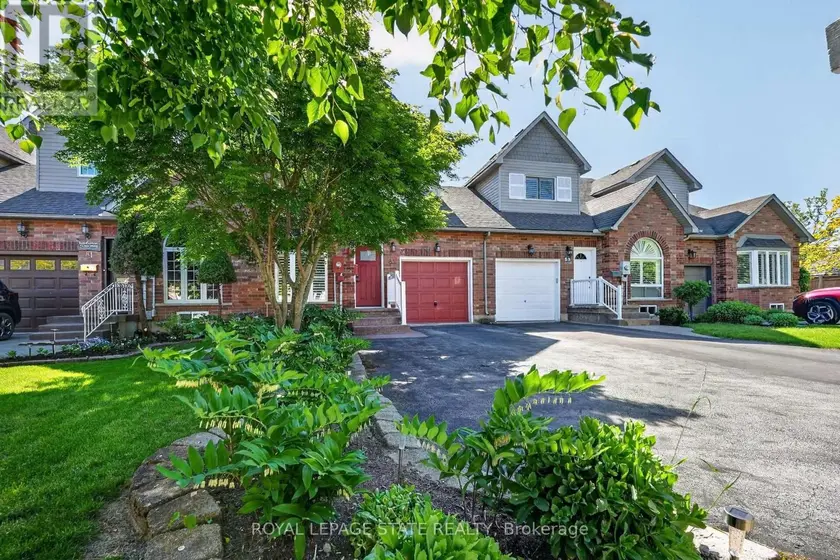 Townhouse at 83 MORRISON CRESCENT, Grimsby