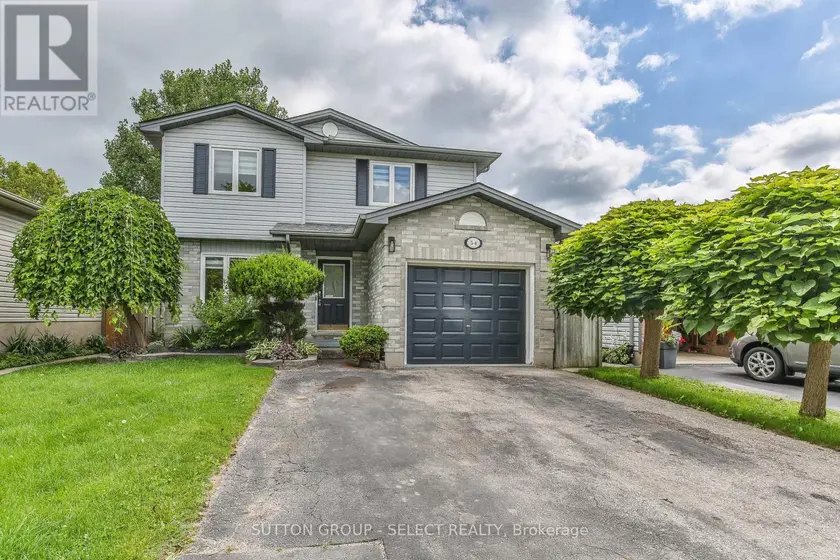 Detached at 54 SUNRISE CRESCENT, London East
