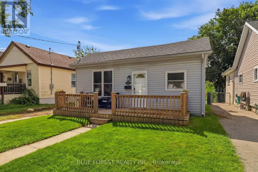 Detached at 35 MACKAY AVENUE, London South