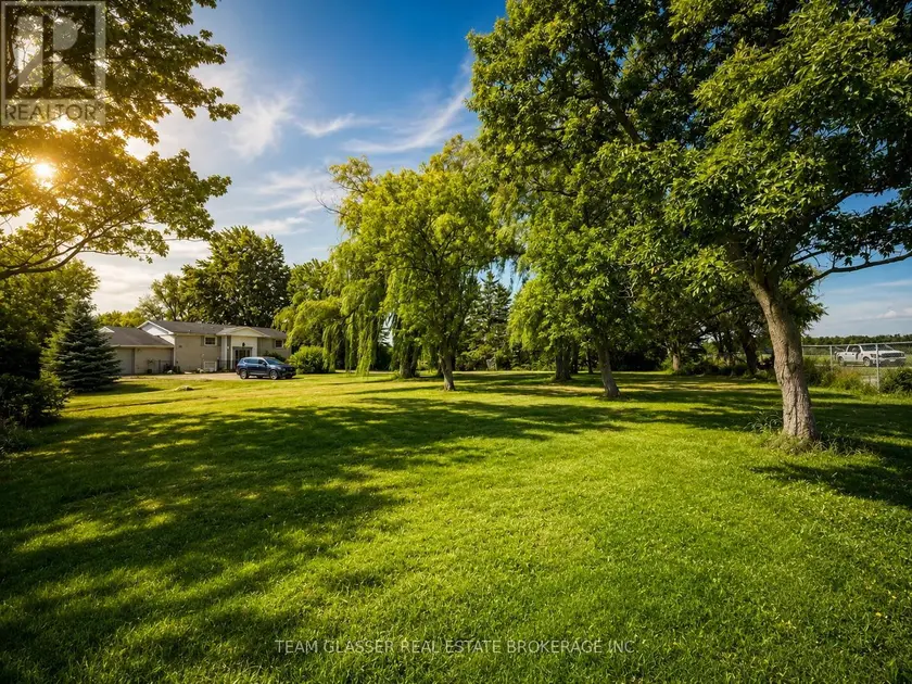 Detached at 7395 WESTMINSTER DRIVE, London South