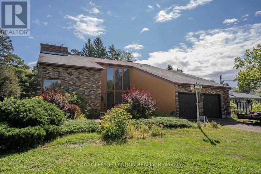 Detached at 1702 GLENWOOD CRESCENT, Thunder Bay