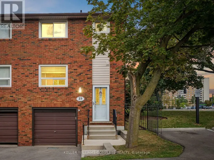 Townhouse at 19 - 90 MAGNOLIA DRIVE, Hamilton