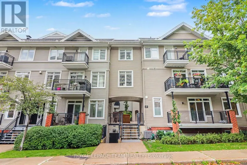 Townhouse at C - 418 NEPEAN STREET, Ottawa
