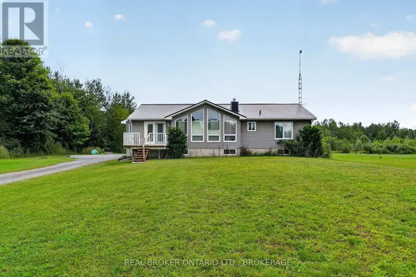 Detached at 14950 SANDTOWN ROAD, South Stormont