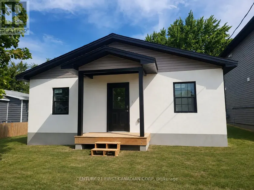 Detached at 2388 BOSWELL STREET, St. Clair