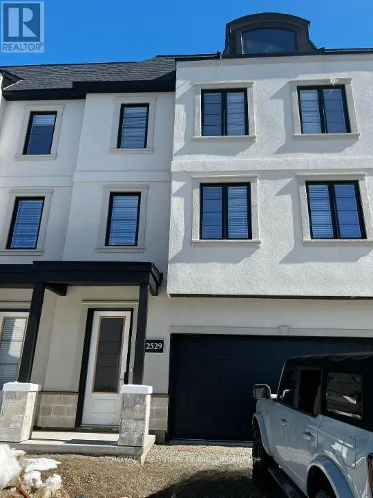 Townhouse at 32 - 2529 MEADOWLANDS WAY, London North