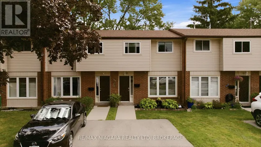 Townhouse at 35 - 2 WEIDEN STREET, St. Catharines