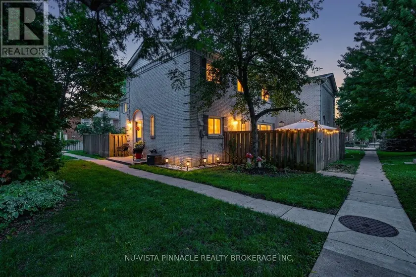 Townhouse at 13 - 370 HOMESTEAD COURT, London North