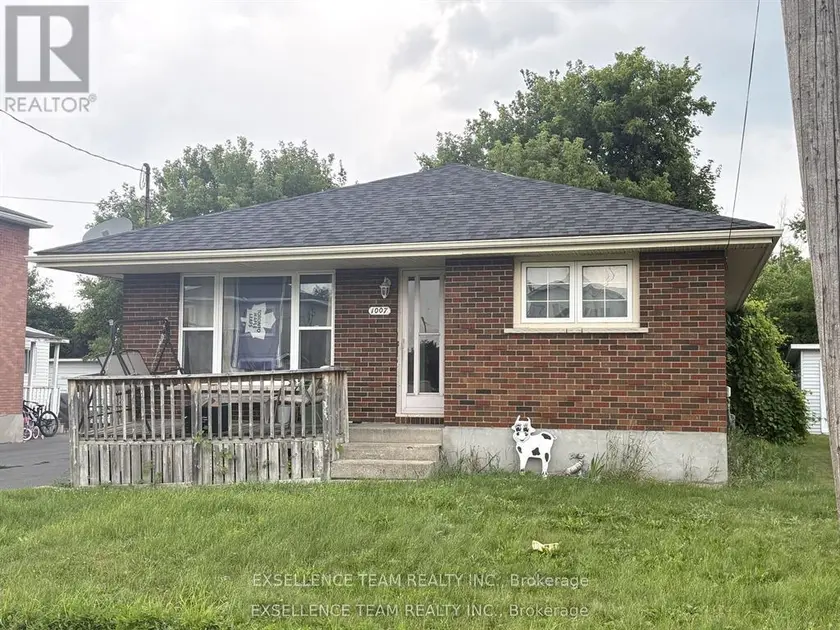 Detached at 1007 GRAND AVENUE, Cornwall