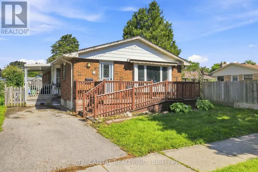 Detached at 4 HARDING CRESCENT, London South