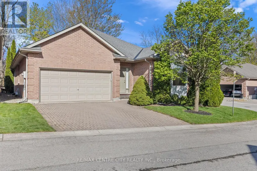 Detached at 5 - 448 COMMISSIONERS ROAD E, London South