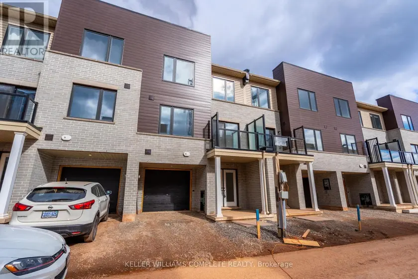 Townhouse at 23 DRYDEN LANE, Hamilton