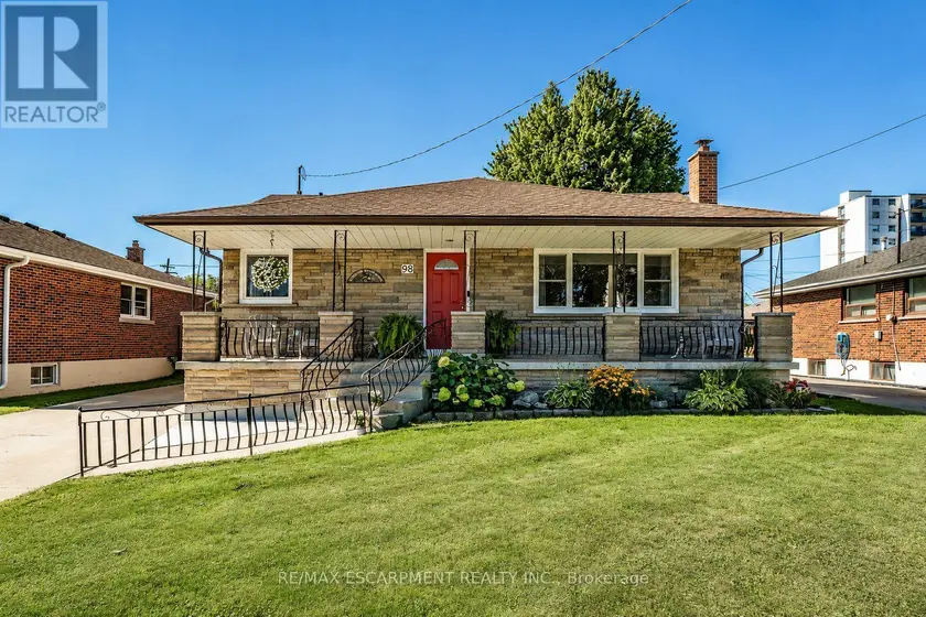Detached at 98 DUNCOMBE DRIVE, Hamilton