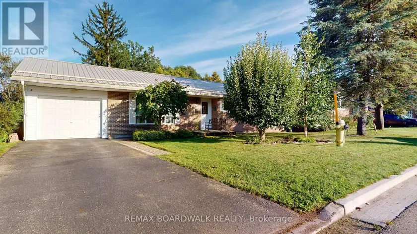 Detached at 125 FRONT AVENUE W, Brockville