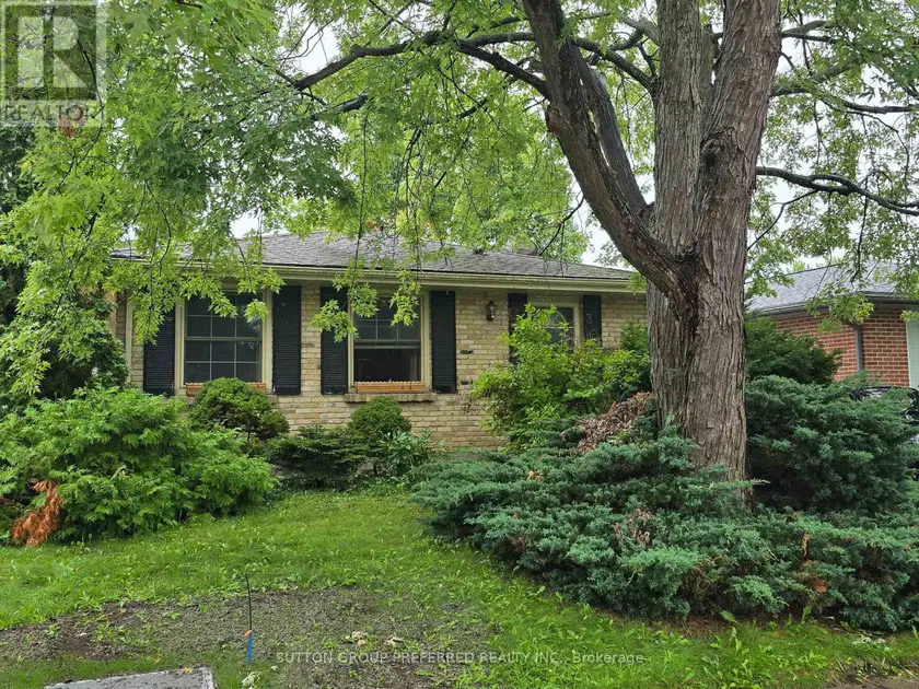Detached at 383 FERNDALE AVENUE, London South