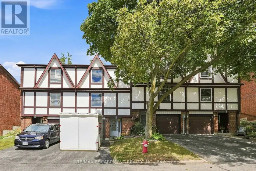 Townhouse at 33 - 3 BURDOCK LANE, Hamilton