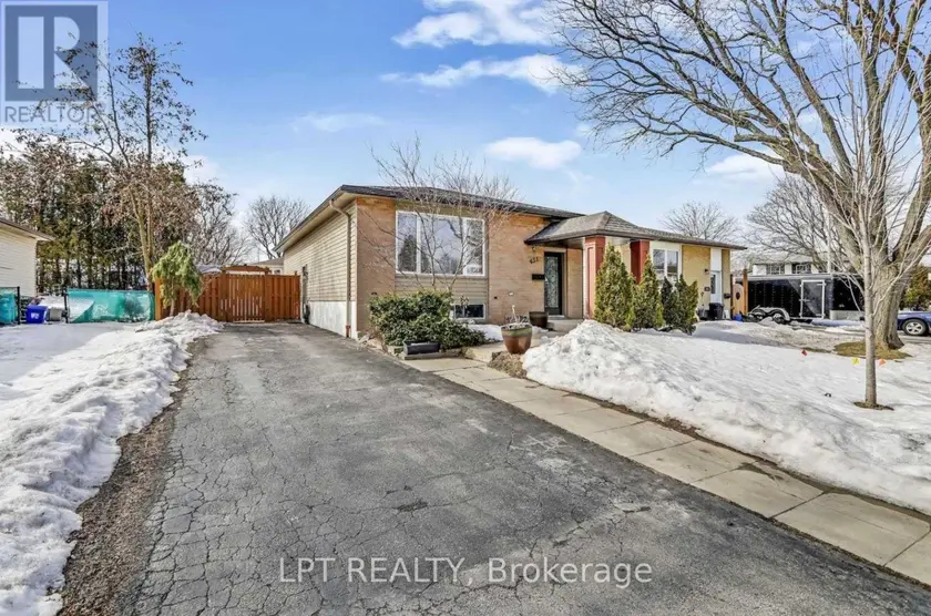 Detached at UPPER- 451 BRIGADOON DRIVE, Hamilton